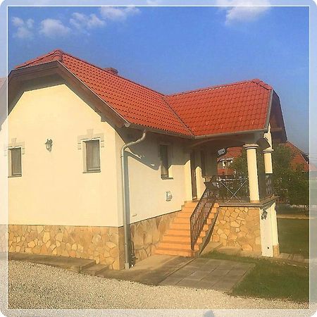 Kleines Haus Apartment Heviz Exterior photo